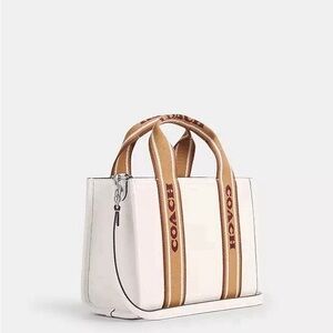 COACH Smith Tote bag 24 Chalk